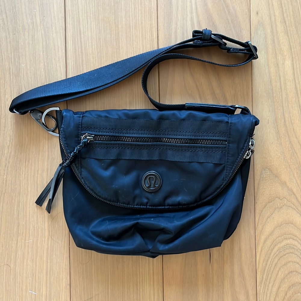 lululemon purse